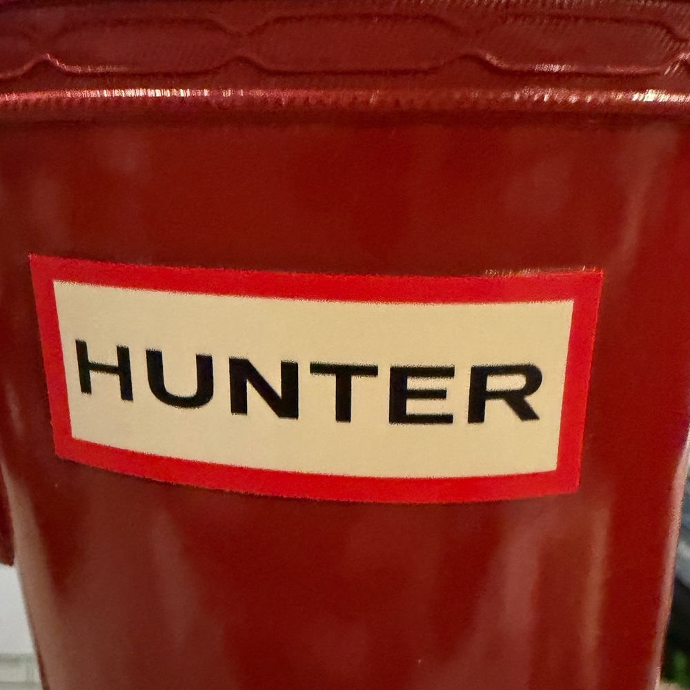 Hunter Women's Military Red Original Tall Gloss Rain Boots
Waterproof Size 7 NWT - Picture 12 of 13
